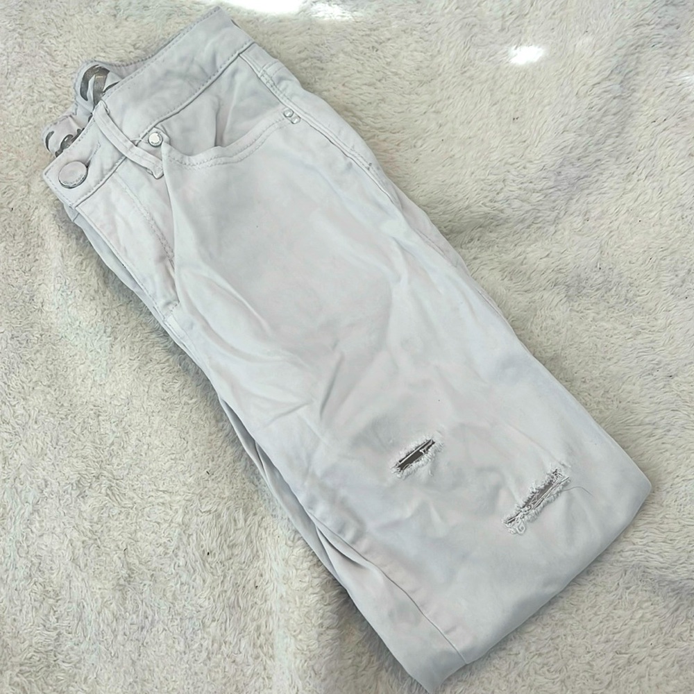 White Skinny Jean w/rips